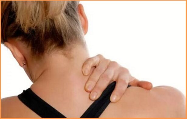 Osteochondrosis serviks dimanifestasikan oleh rasa sakit dan kekakuan di leher. 